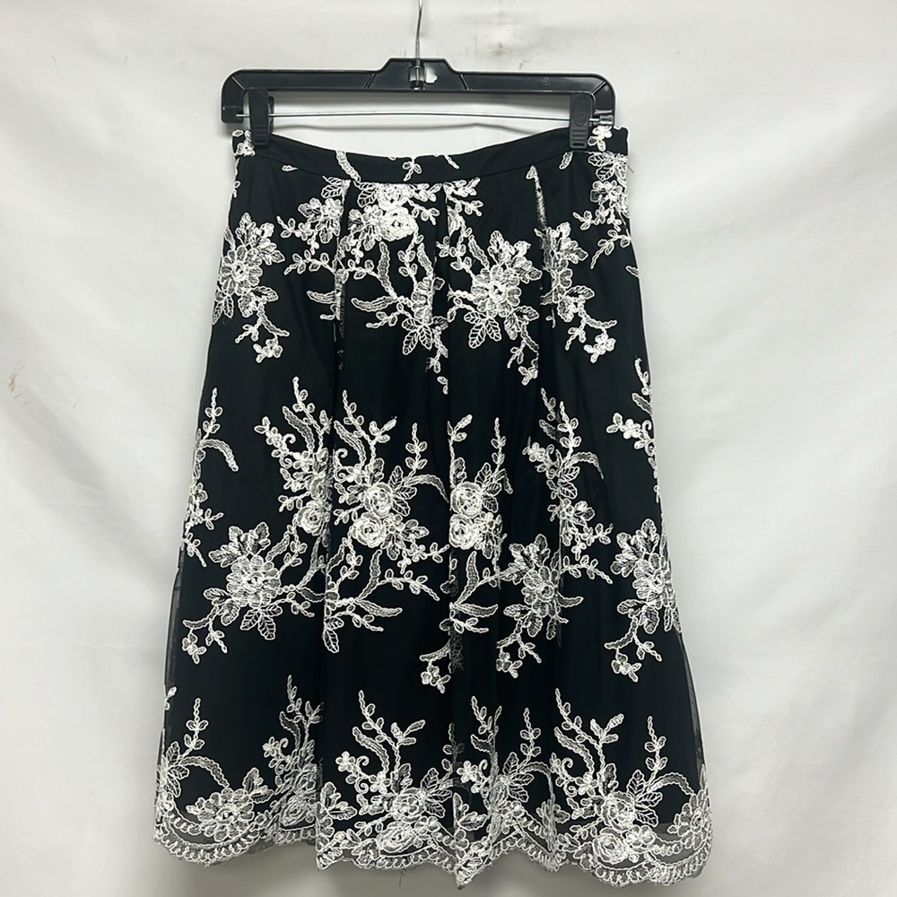 Adrianna Papell embroidered black and white lace skirt - Picture 6 of 11